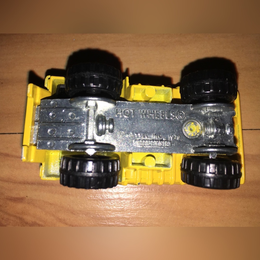 Vintage Hot Wheels Yellow Dumptruck - Picture 6 of 12